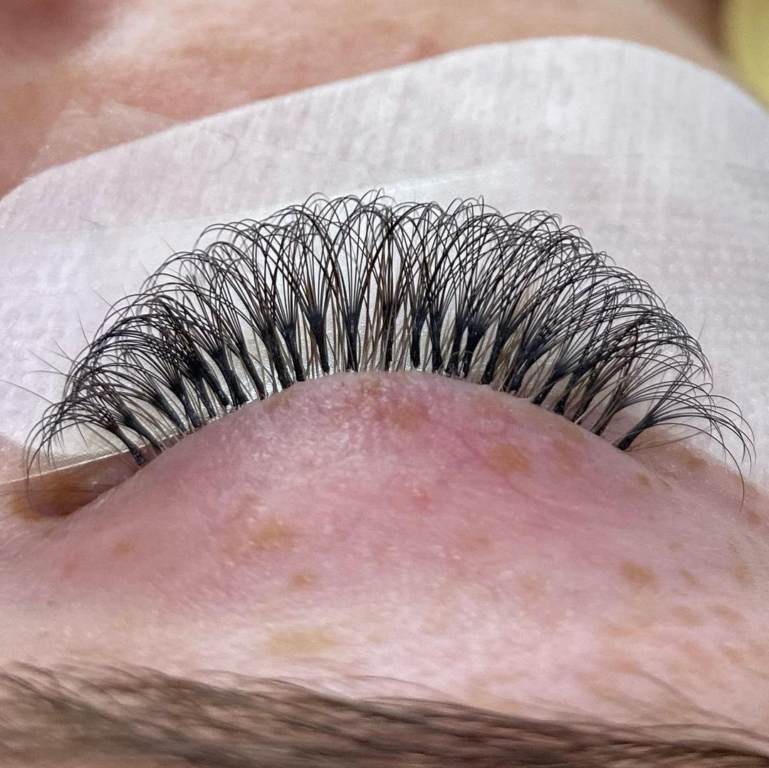 What Is Hybrid Lash Extensions?